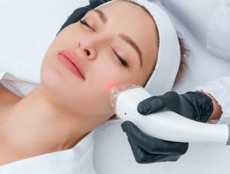 tirer sur les poils après épilation laser