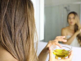 huile-dolive-sur-les-cheveux