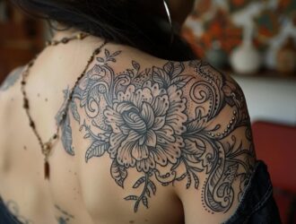 tatouage-bras-femme-dentelle