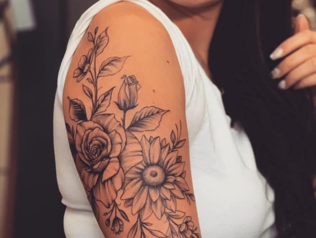 tatouage-haut-du-bras-femme
