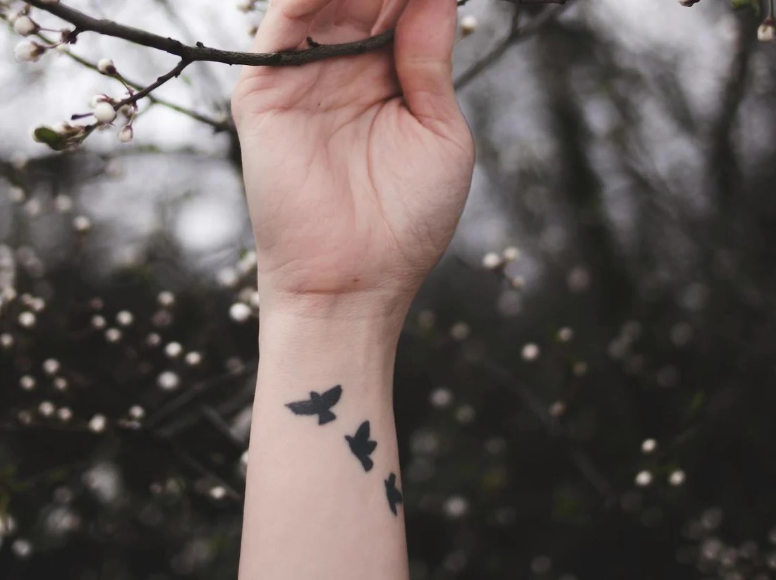 tatouage femme hirondelle