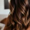 meches-caramel-et-miel-sur-cheveux-chatain-fonce