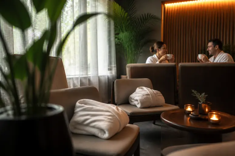 Spa en duo pour l'anniversaire de sa femme, ambiance romantique et détendue.