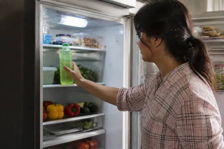 Ranger la bouteille de gel Simply Aloe au réfrigérateur juste après son ouverture pour éviter la dégradation